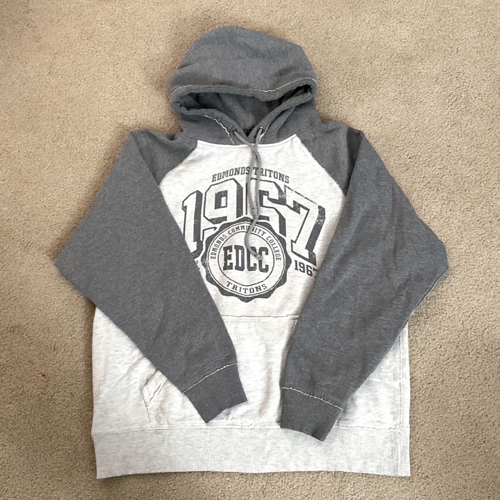 J. America vintage. Men’s size medium sweatshirt.